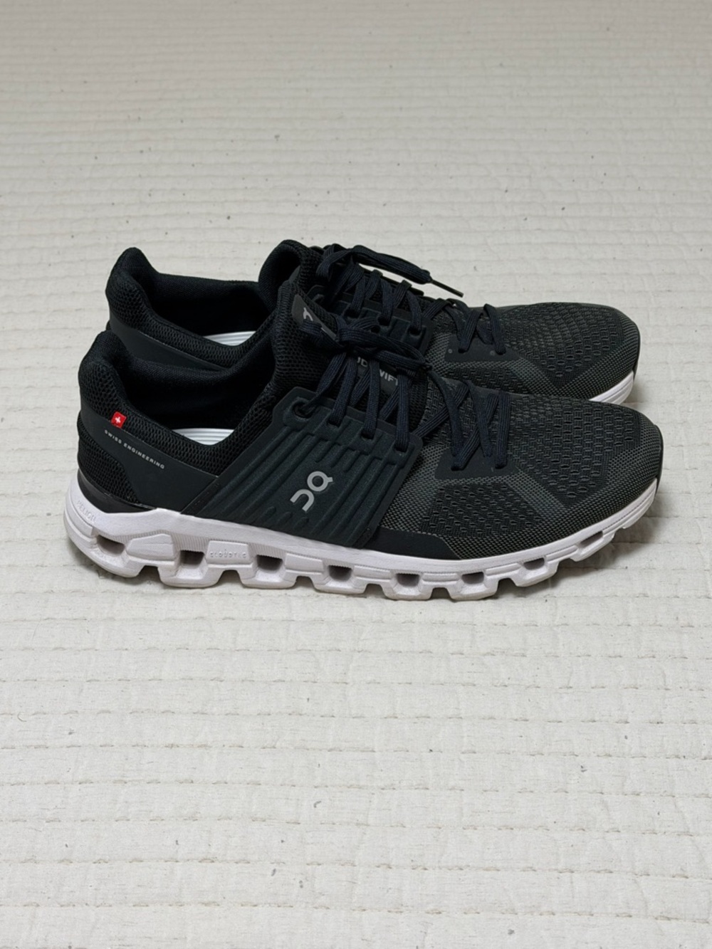 On Running Men's Black and White Cloudflow-style Sneakers